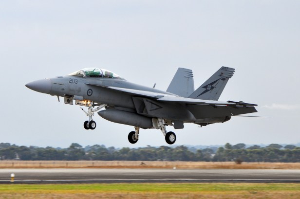 a44-203_boeing_f-a-18f_super_hornet_raaf_281167627322429