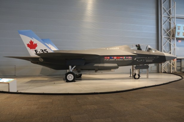 lockheed_martin_f-35_lightning_ii_28mock-up292c_canada_-_air_force_an1753011